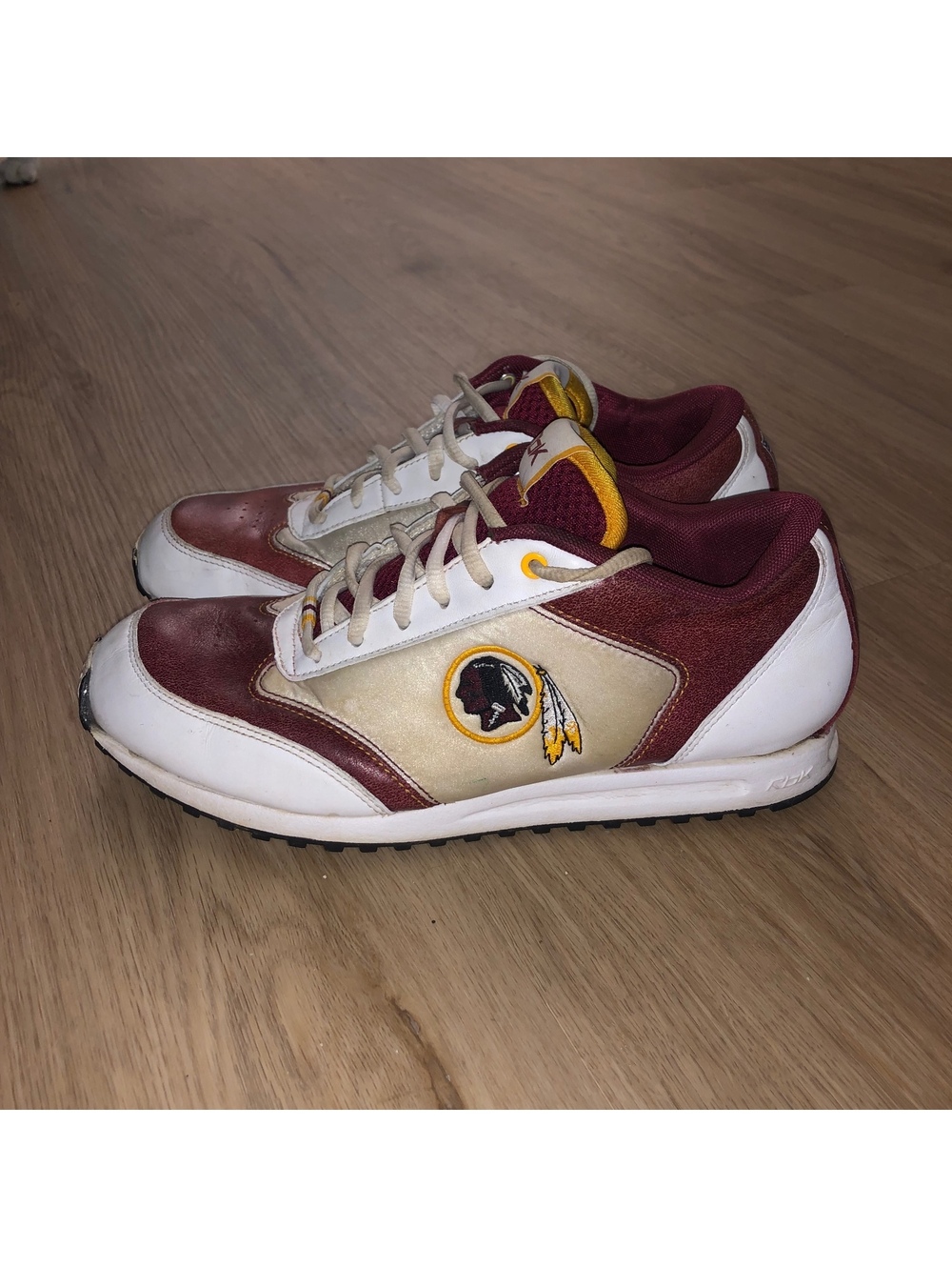 REEBOK WASHINGTON REDSKINS COMMANDERS RB 507 VINTAGE SHOES MENS SZ 7.5 WOMENS 9